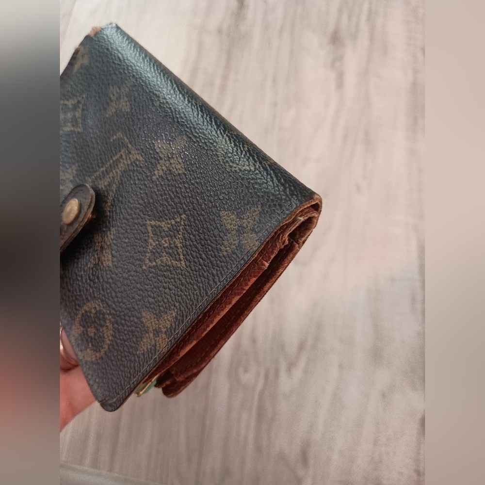 Louis Vuitton Monogram Kisslock Wallet - Picture 4 of 15